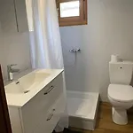 Cozy 2-bedroom بيت للعطل