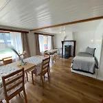 Cozy 2-bedroom Casa de Férias