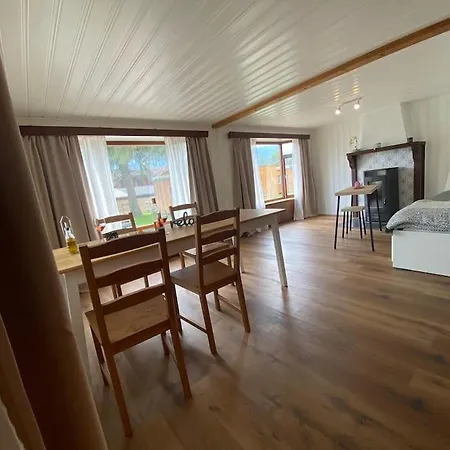 Cozy 2-bedroom בית נופש