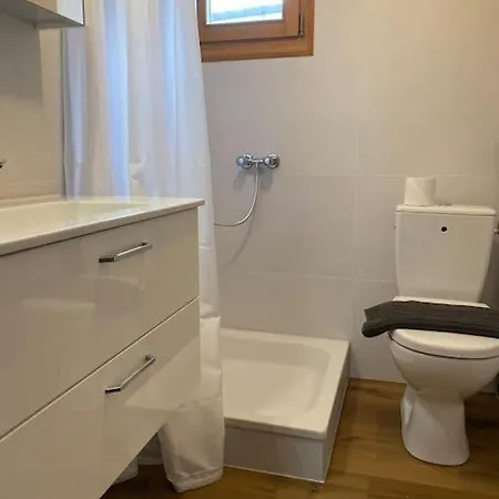 Cozy 2-bedroom Semesterbostad