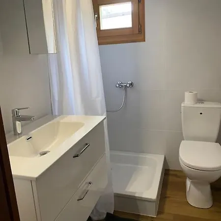 Cozy 2-bedroom Semesterbostad